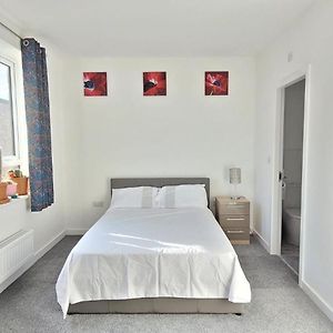 Spacious Double Room With Private Bathroom Manchester Exterior photo