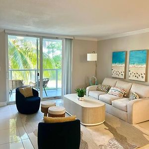 Appartement Modern Vibes Renovated 2Br With Balcony By The Beach à Boca Raton Exterior photo