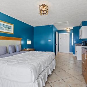 Ocean View Hotel Room With Balcony- King Bed #21 Fort Pierce Exterior photo