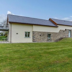 Villa Cwmhyfryd à Llanllwchaiarn Exterior photo