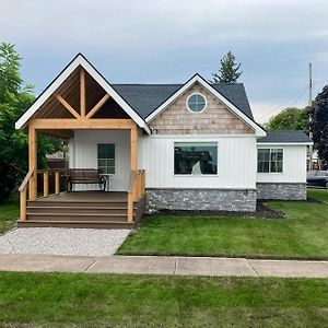 Villa Bay Street Bungalow à East Tawas Exterior photo