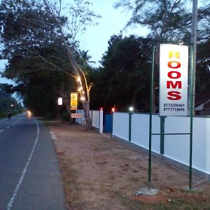 Mds Rest Inn Ampara Exterior photo