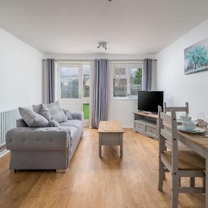 Atkinson Pet-Friendly 1-Bedroom Apartment In Crawley With Private Garden & Parking Three Bridges Exterior photo