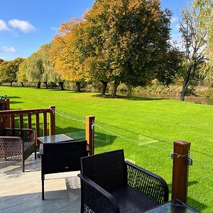 Riverbank Lodge Stratford-upon-Avon Exterior photo