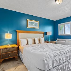 Ocean View Hotel Room With Balcony- King Bed #19 Fort Pierce Exterior photo