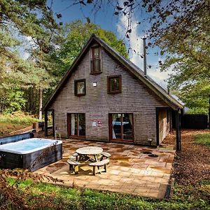 Stanton, Woodland Lodge With Hot Tub For 14 Oakamoor Exterior photo