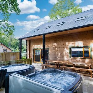 Throwley, Woodland Lodge With Hot Tubs For 14 Oakamoor Exterior photo