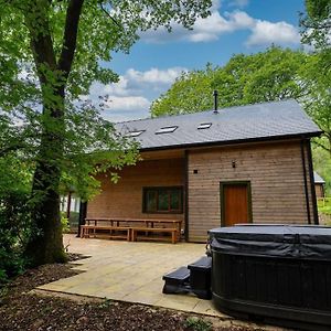 Errwood, Woodland Lodge With Hot Tubs For 14 Oakamoor Exterior photo