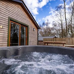 Ashenhurst, Woodland Lodge With Hot Tub For 4 Oakamoor Exterior photo