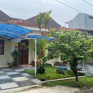 Oyo 93641 Udayana Guesthouse Syariah Bogor Exterior photo