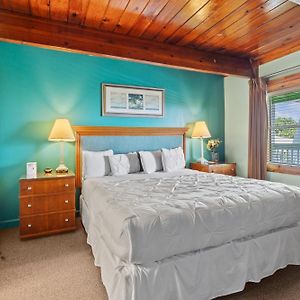 Oceanfront Inn, Partial Ocean View, King Bed, #7 Fort Pierce Exterior photo