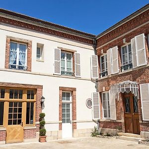 Bed and Breakfast Maison A Deux Mains à Ay-Champagne Exterior photo