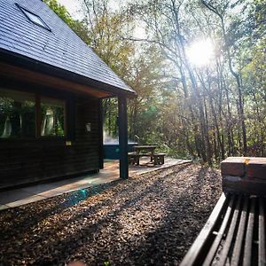 Denstone, Woodland Lodge With Hot Tub For 8 Oakamoor Exterior photo