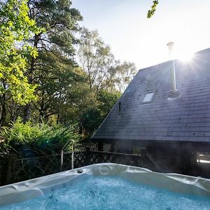 Dimmingsdale, Woodland Lodge With Hot Tub For 8 Oakamoor Exterior photo