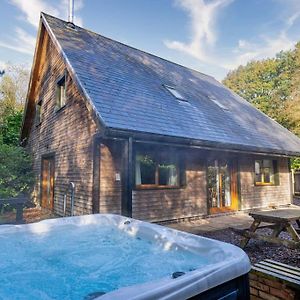 Norbury, Woodland Lodge With Hot Tub For 12 Oakamoor Exterior photo