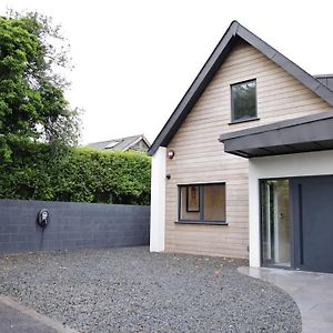 Villa The Bowie Is A David Bowie Themed Smart House à Kings Worthy Exterior photo