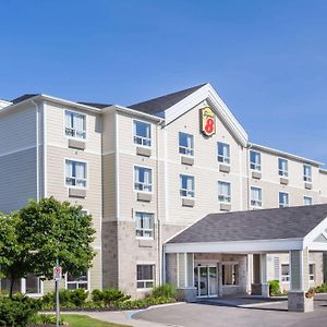 Hotel Super 8 By Wyndham Peterborough Exterior photo