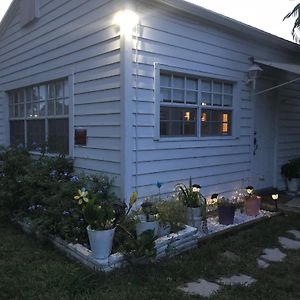 Appartement White Wooden House à Hollywood Exterior photo