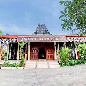 Capital O 93994 Dalem Kamulyan Syariah Guest House Yogyakarta Exterior photo