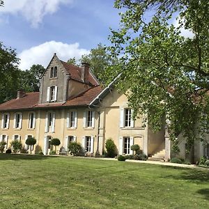 Bed and Breakfast Les Souris Dans Le Grenier à Courpignac Exterior photo