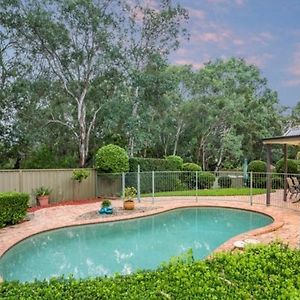 Villa Tranquil Poolside Retreat à Baulkham Hills Exterior photo