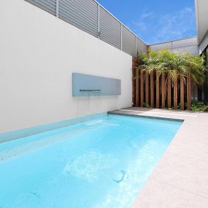 Appartement Frankie Luxury Pool House Geelong Sleeps 12 Close To Gmhba Cafes Restaurants Shops Schools à Newtown Exterior photo