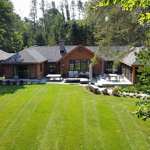 Hotel Haliburton Post House à Minden Exterior photo