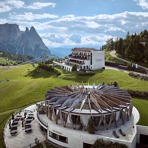 Hotel Como Alpina Dolomites à Alpe Di Siusi Exterior photo