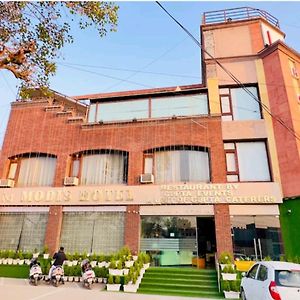 Modi Hotel & Resorts Pinjaur Exterior photo