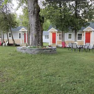 Saratoga Cabins Malta Exterior photo