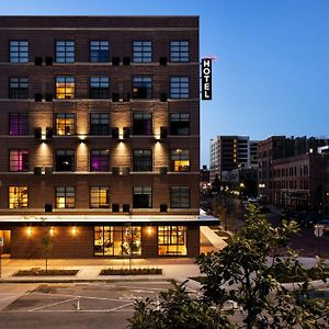 Hotel Moxy Omaha Downtown Exterior photo