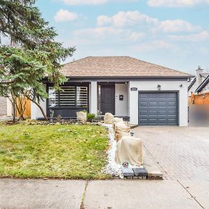 Luxury Home In Mississauga Exterior photo