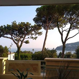 Appartement Loft Avec Vue Sur La Rade à Villefranche-sur-Mer Exterior photo