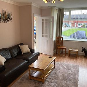 Villa 5 Min Drive To Trafford Centre And15 Manchester City à Urmston Exterior photo