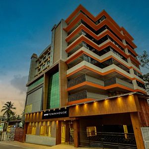 Hotel Super Townhouse Madgaon à Raia Exterior photo