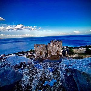 Hotel Castle Rizaraki à Kokkala Exterior photo