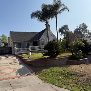 Villa Hilltop Retreat North Of Kenneth Rd à Glendale Exterior photo