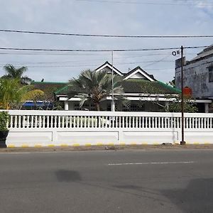 Yetelu Guest House Bontang Exterior photo