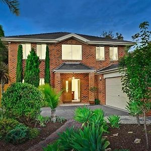 Sunny Family Home In Carnegie Exterior photo