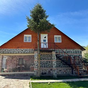 Bed and Breakfast Shtepi Druri Arber à Voskopojë Exterior photo