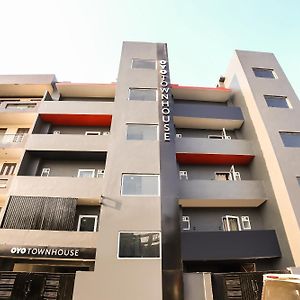 Hotel Super Townhouse Shahdara Near Yamuna Sports Complex à New Delhi Exterior photo