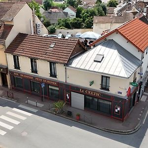 Hotel Le Celtic à Le Thillay Exterior photo