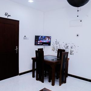 Appartement Luxury Living Flat - One Bed à Dehiwala-Mont Lavinia Exterior photo