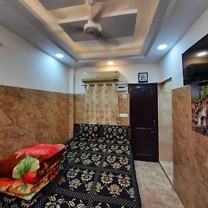 Cream Location,Wifi With Android Tv, Luxury Room New Delhi Exterior photo