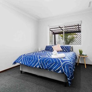 Serene Stay 2Br, Sleeps 4, River & Beach Close Bicton Exterior photo