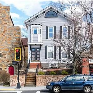 Charming Two-Bedroom In Boston Exterior photo