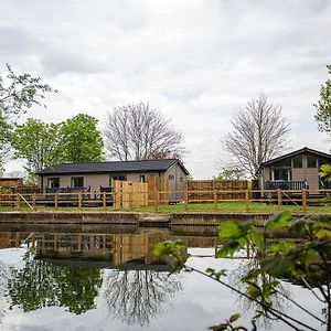 Hotel Lee Valley à Hoddesdon Exterior photo