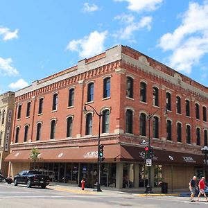 Appartement Vibrant 3Br In Heart Of Downtown La Crosse Exterior photo