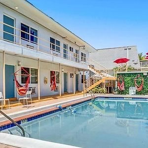 Appartement Coastal Studio By Hollywood Beach Boardwalk à Dania Beach Exterior photo