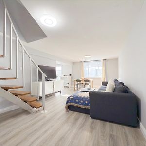 Simple & Budget Room Close To Utsc & Centennial Toronto Exterior photo